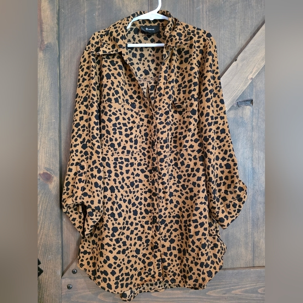 B Wear Cheetah Print Button Down Tunic Style Blouse Size XS